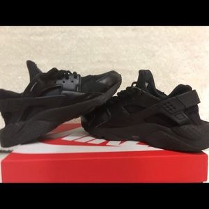 Women black hurraches